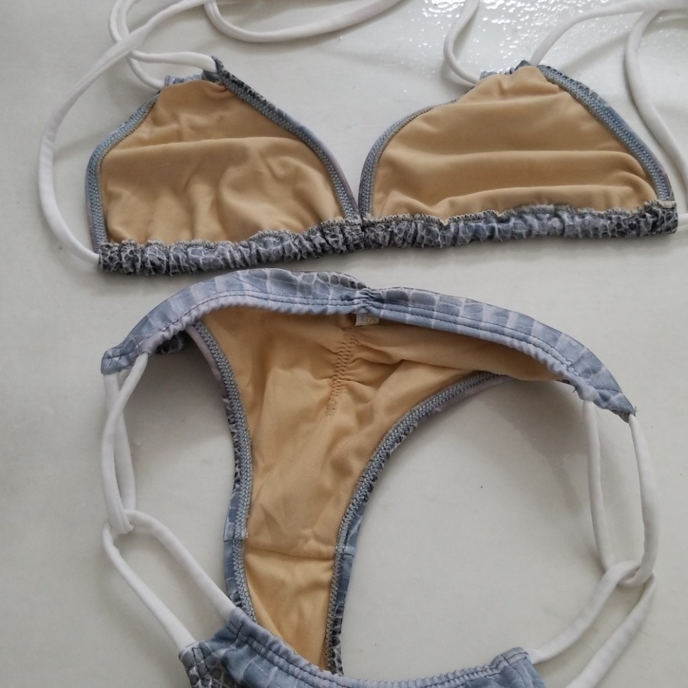 Bikini - Picture 3 of 4